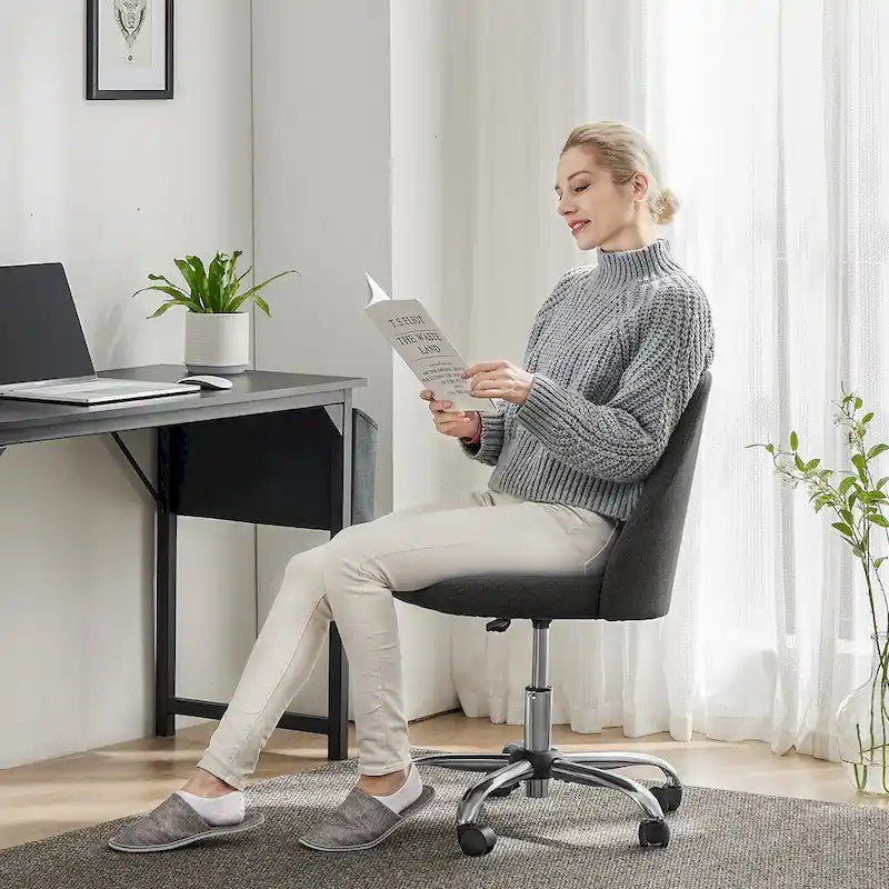 Chaise de bureau à roulettes sans accoudoirs pour petits espaces