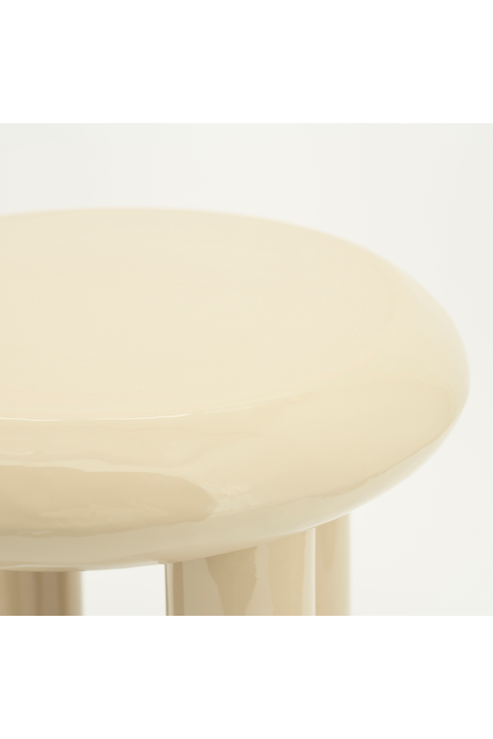 Table d'appoint ronde en fer laqué