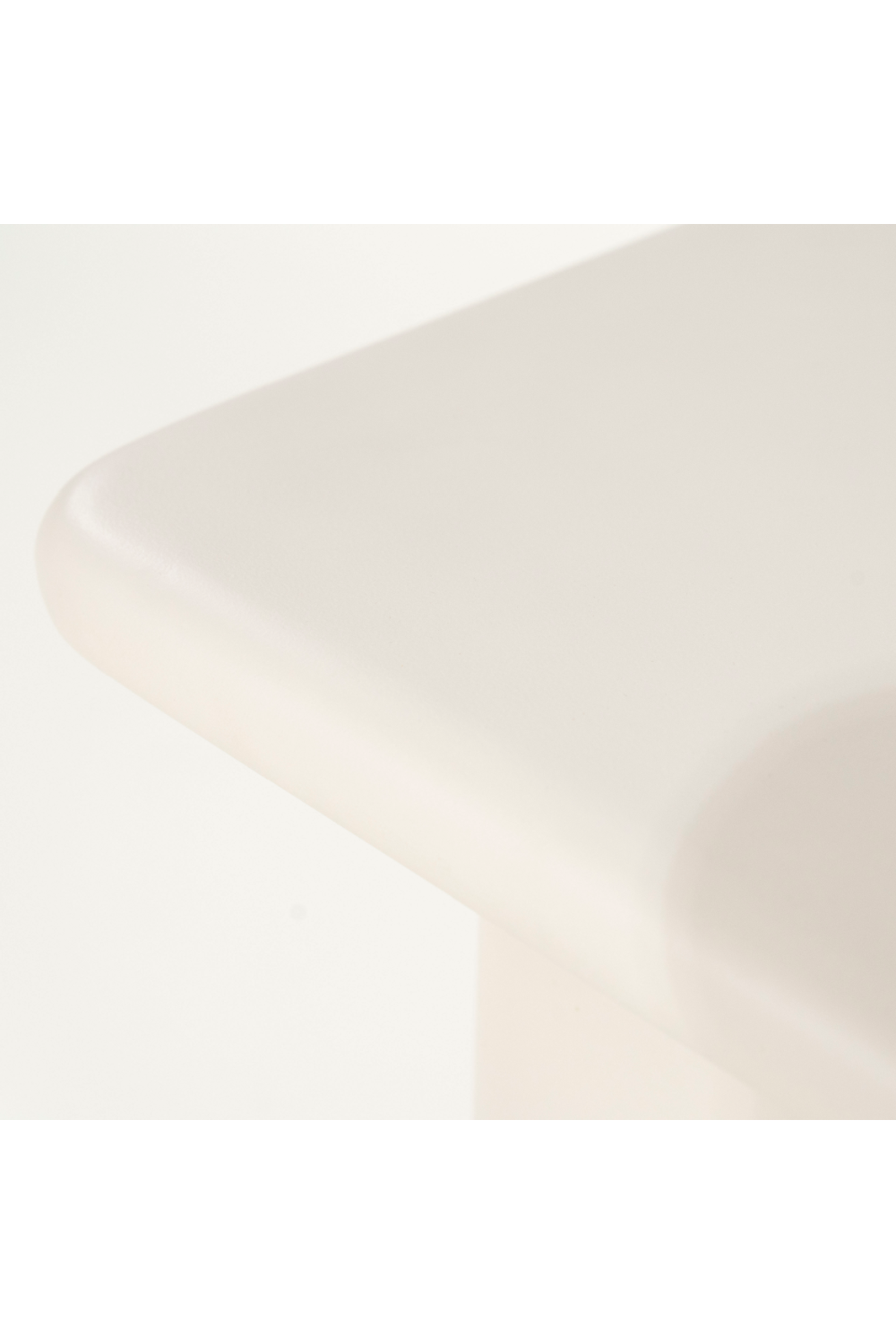 Table d'appoint en ciment laqué
