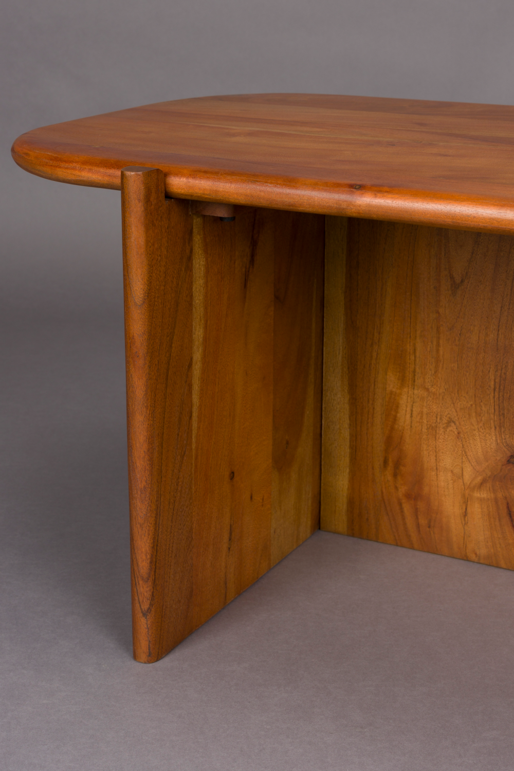 Table d'appoint à piétement oblique