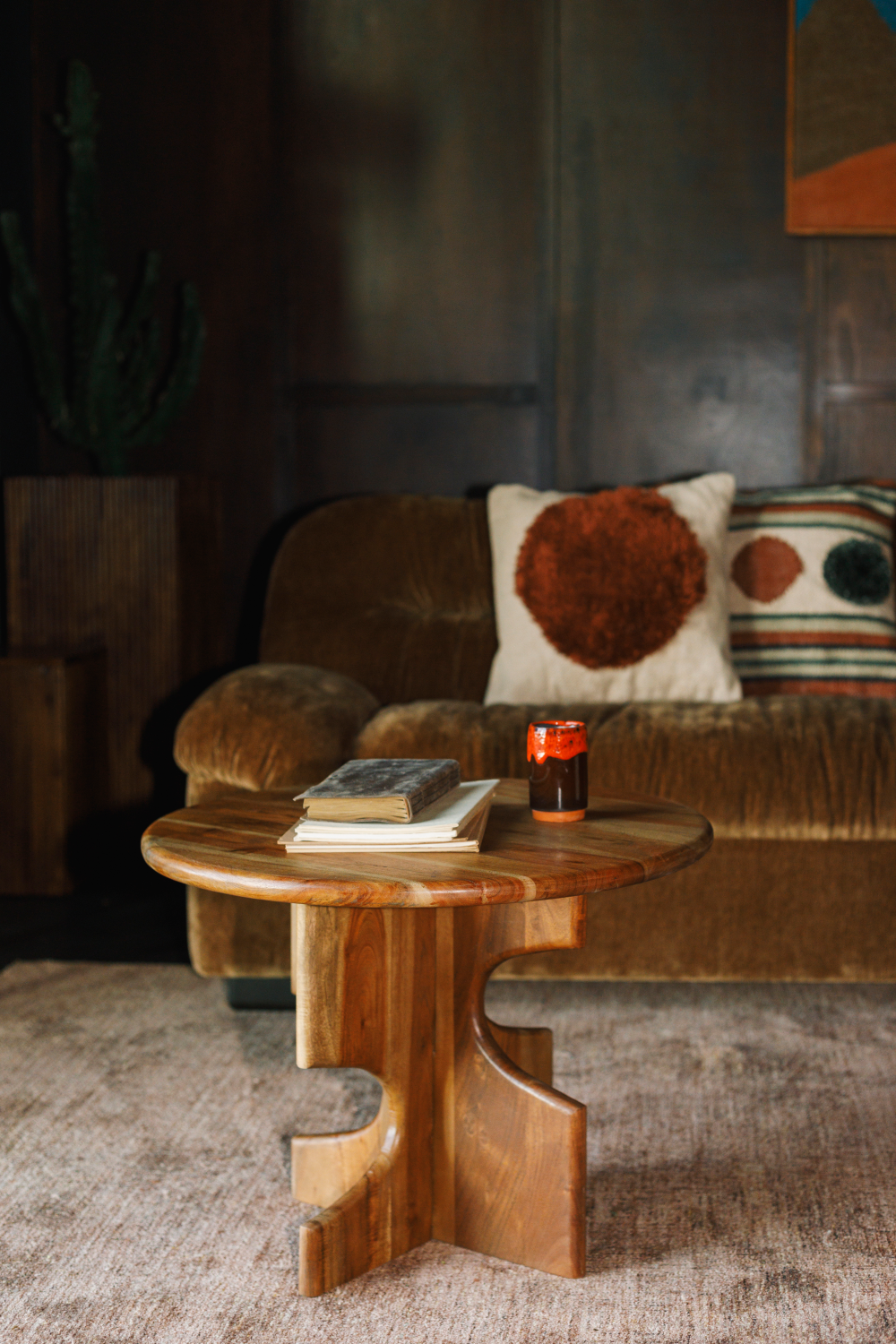 Table d'appoint en bois à base crantée