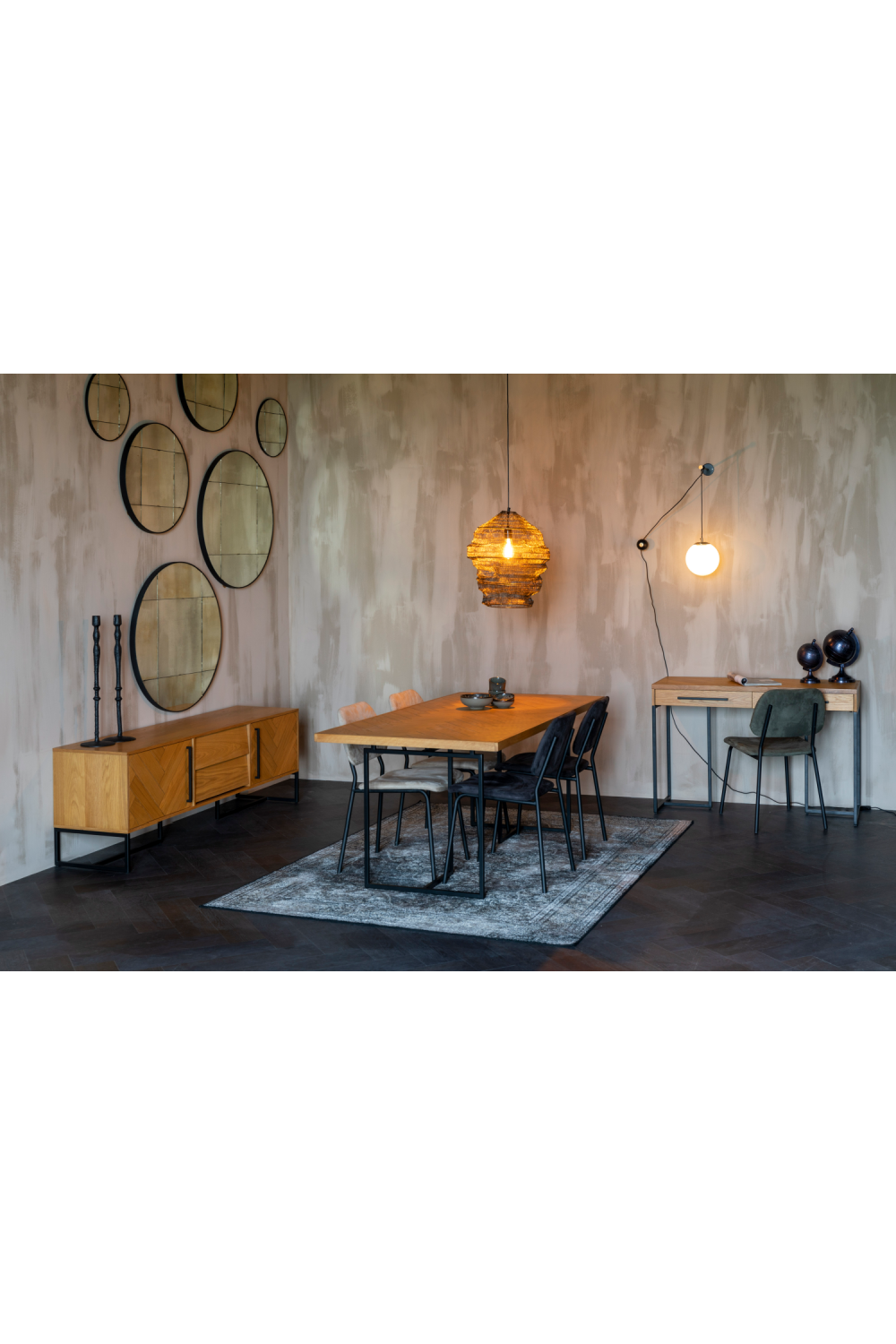 Table de salle à manger à chevrons en bois