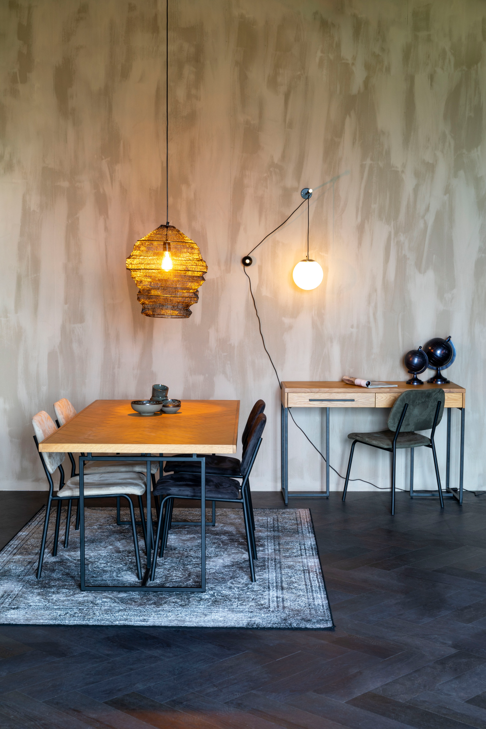 Table de salle à manger à chevrons en bois
