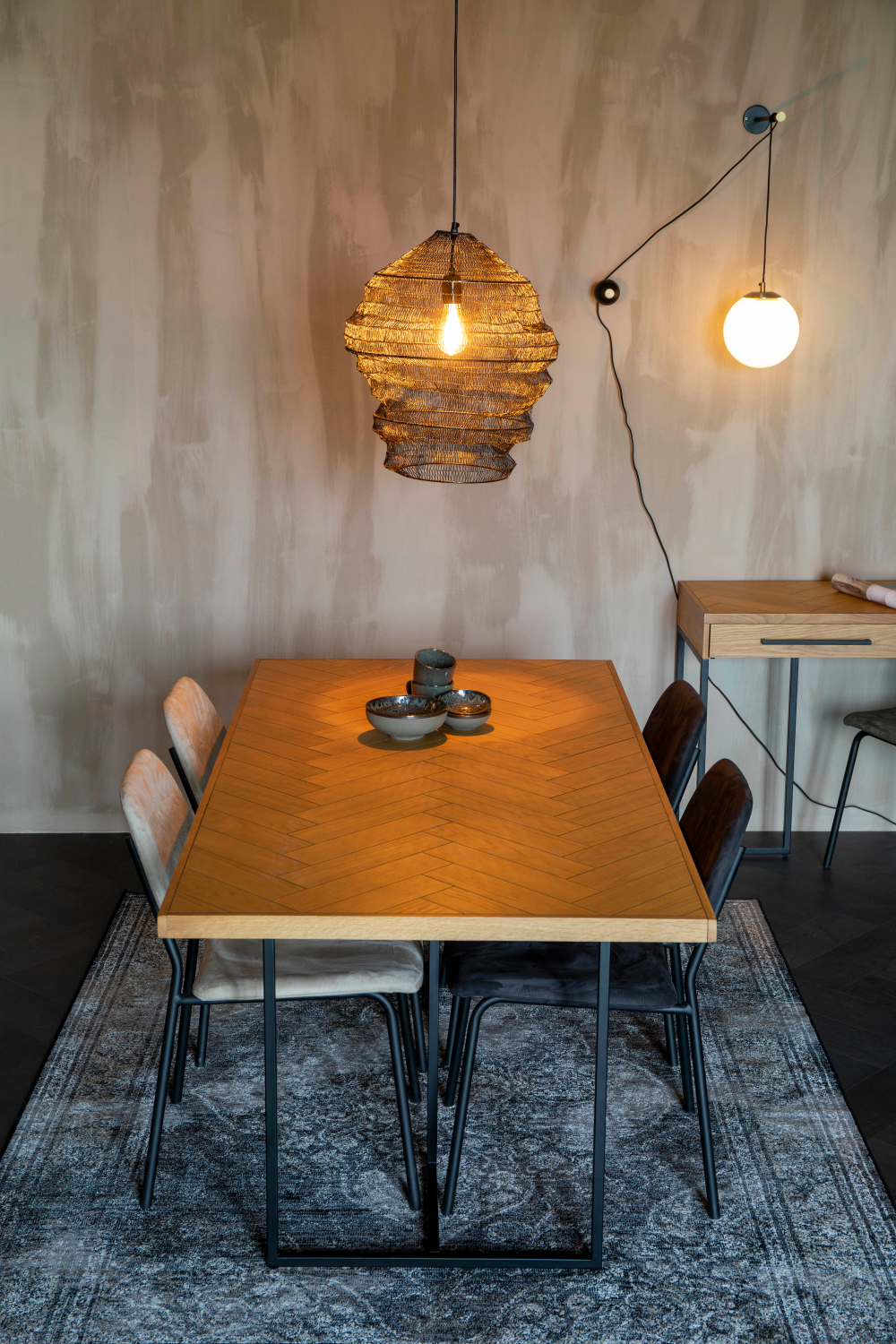 Table de salle à manger à chevrons en bois