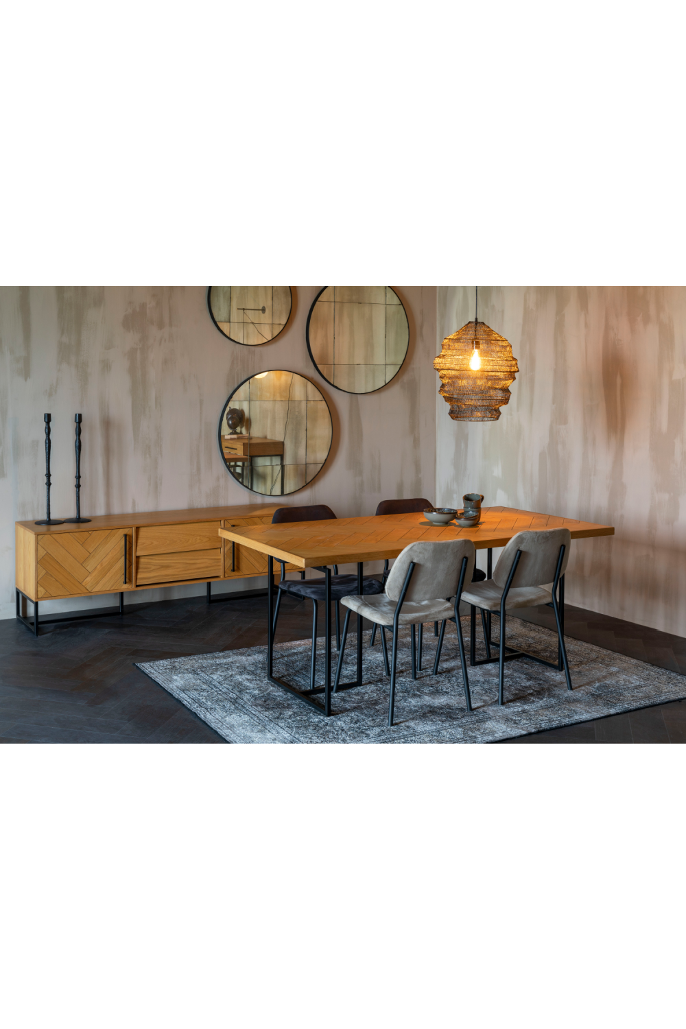 Table de salle à manger à chevrons en bois