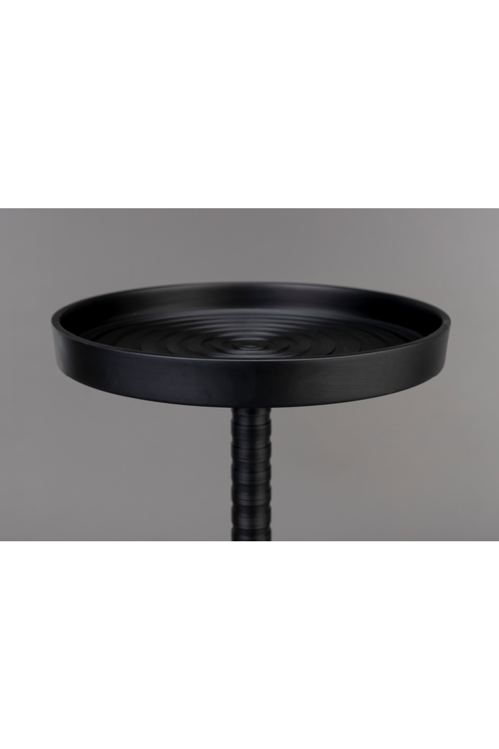 Table d'appoint sur pied en aluminium noir