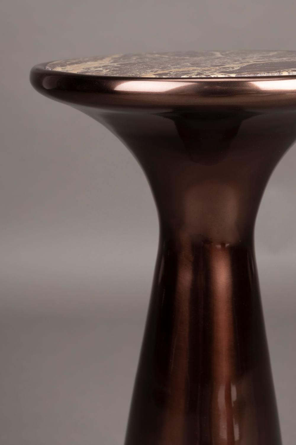Table d'appoint en marbre brun