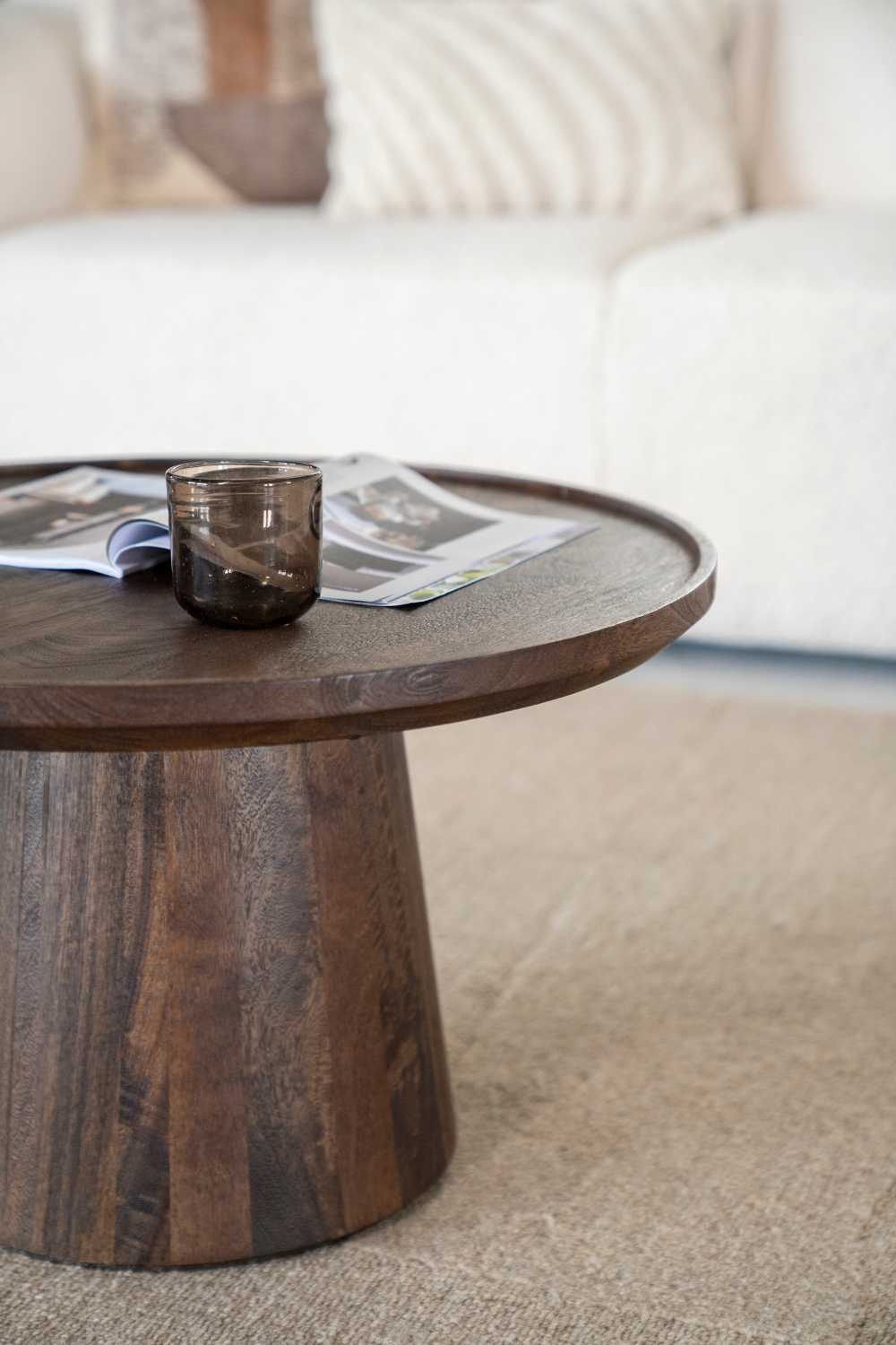 Table basse piédestal en bois