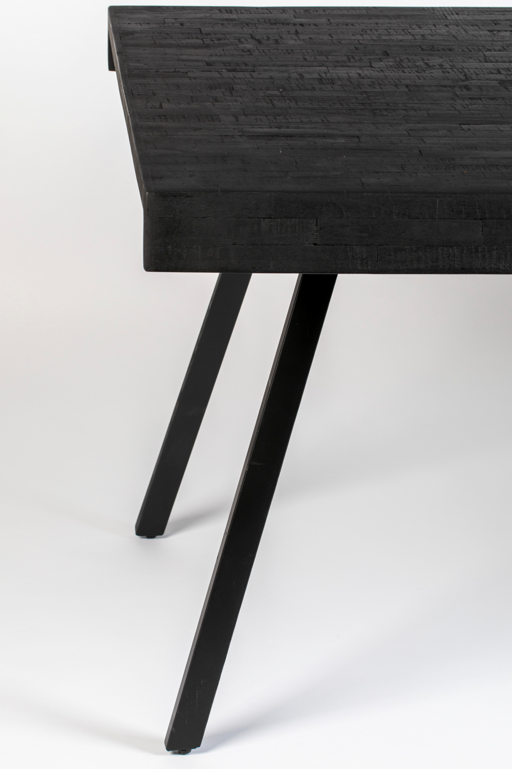 Table à manger en teck laqué noir