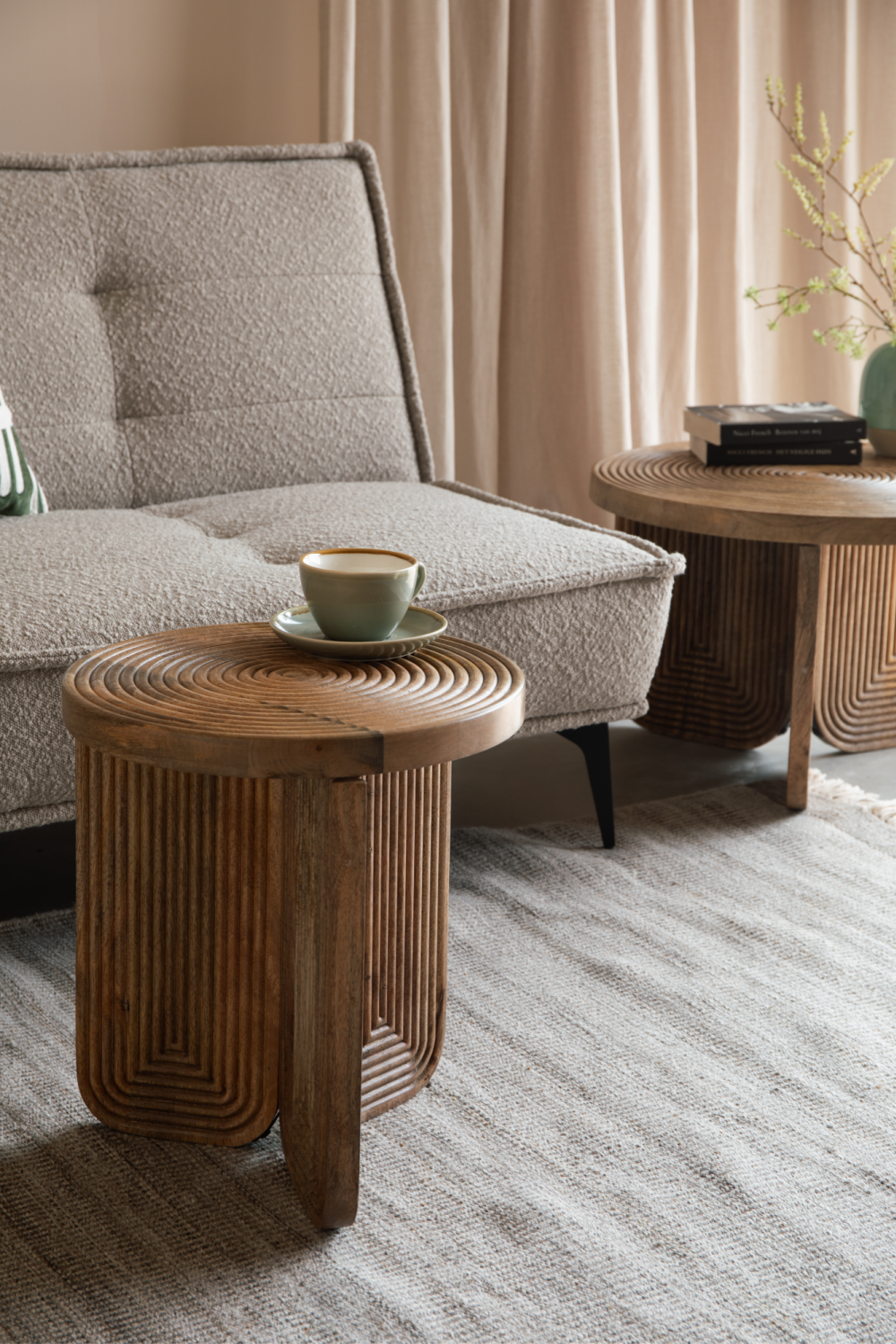 Table d'appoint en bois de manguier sculpté