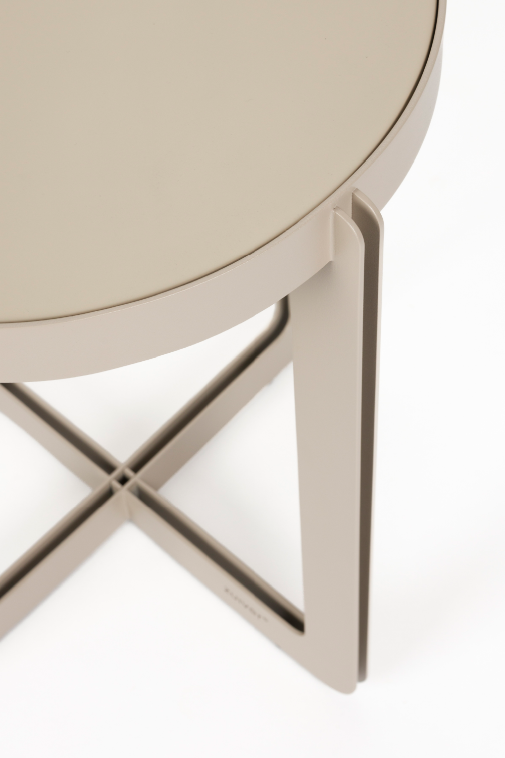 Table d'appoint à piétement croisé