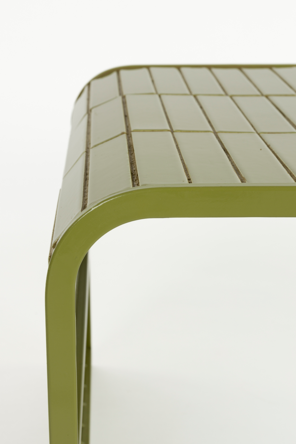 Table basse en carreaux laqués