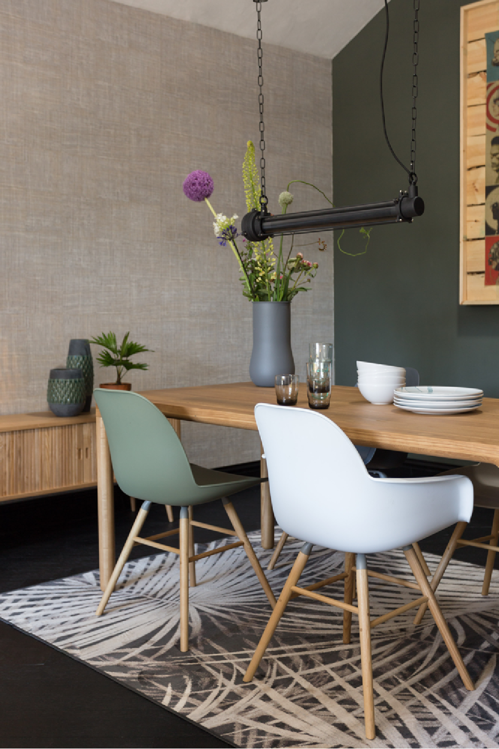Table de salle à manger en bois laqué (P)
