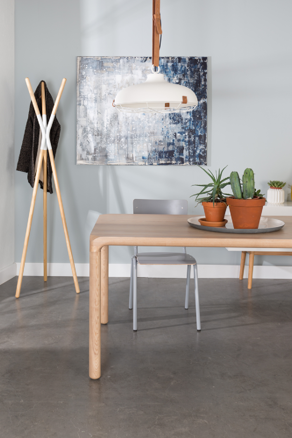 Table de salle à manger en bois laqué (P)