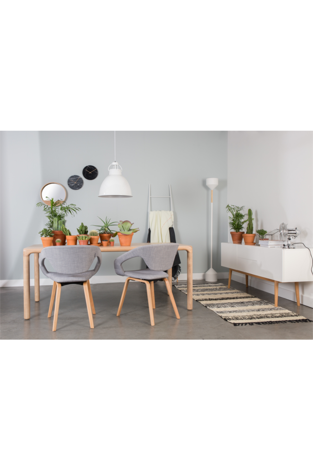 Table de salle à manger en bois laqué (P)
