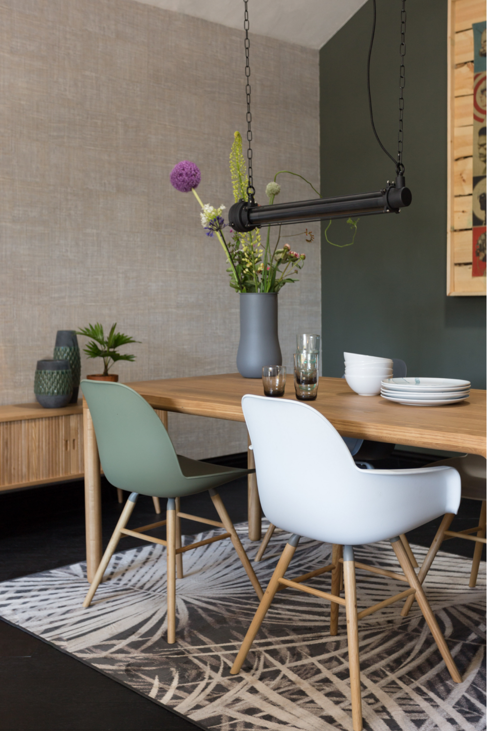 Table à manger en bois laqué (G)