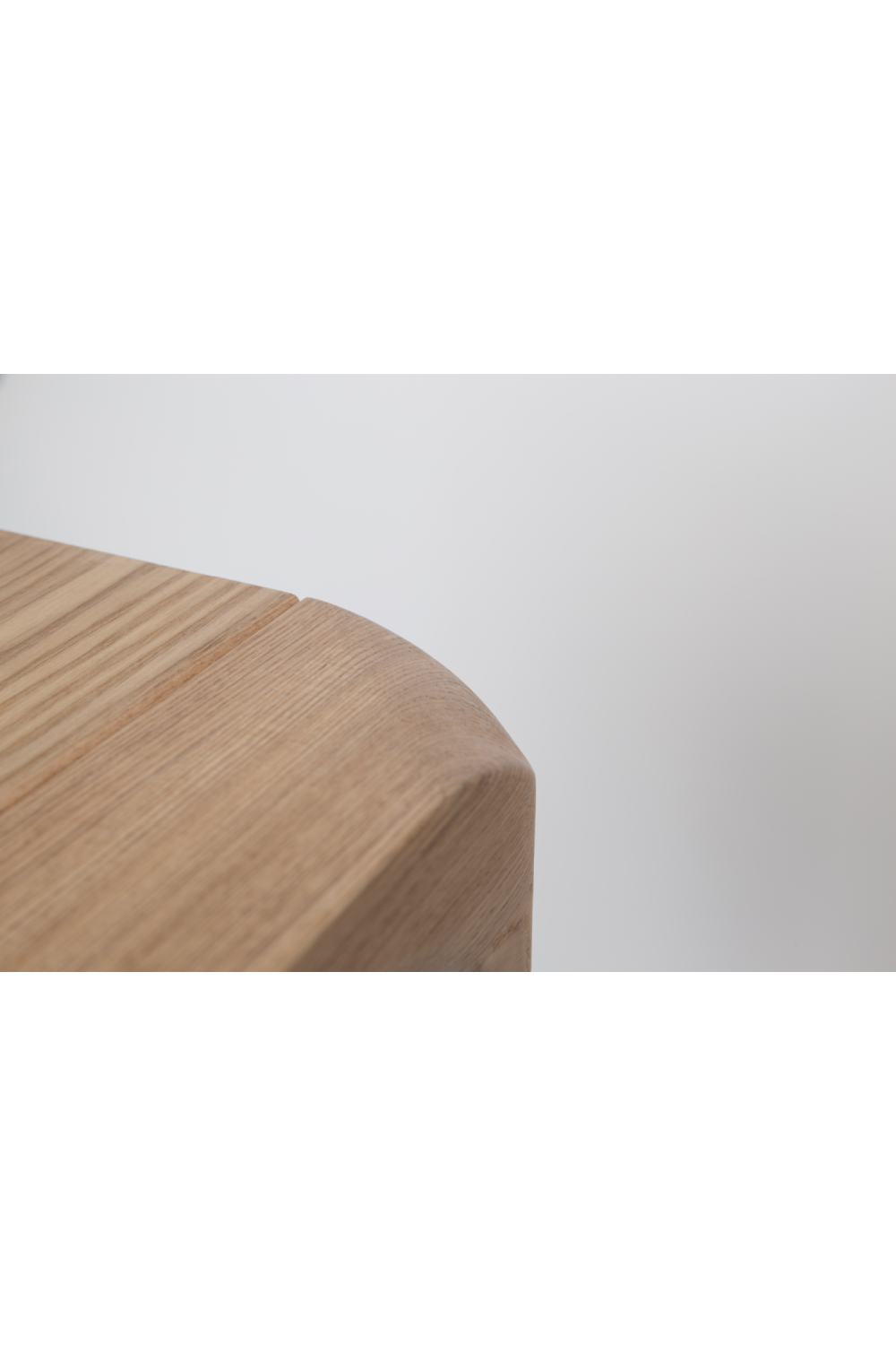 Table à manger en bois laqué (G)