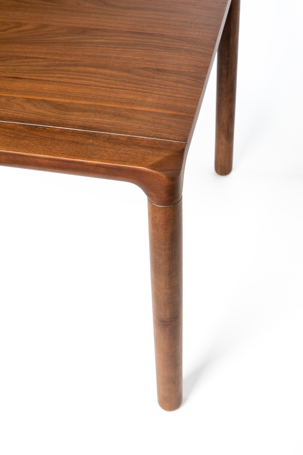 Table de salle à manger en bois laqué (P)