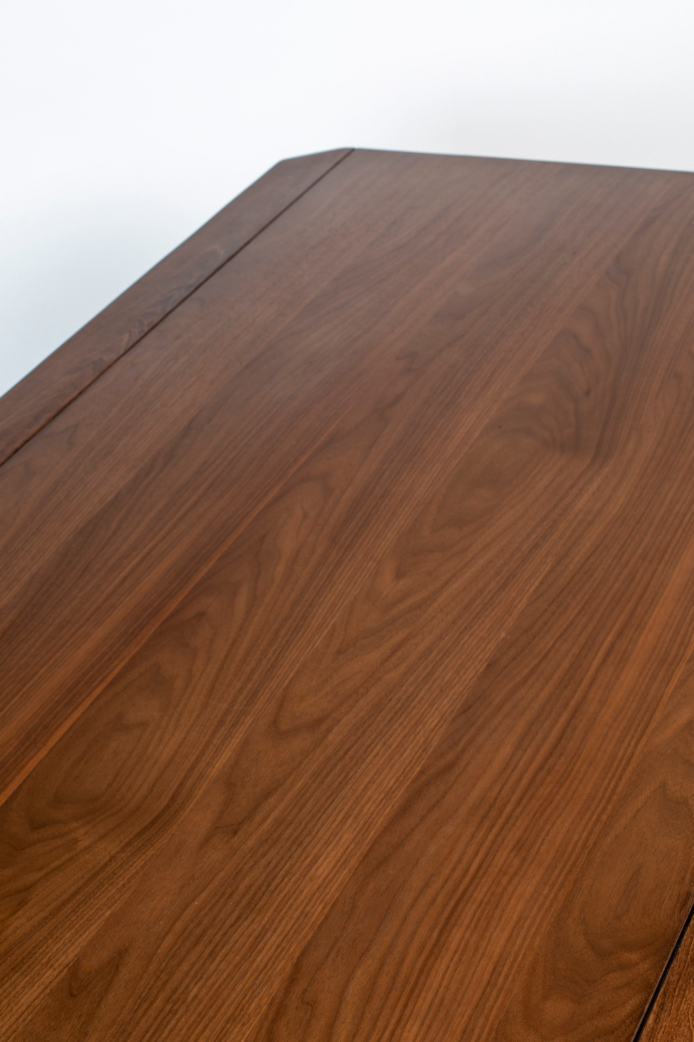 Table de salle à manger en bois laqué (P)