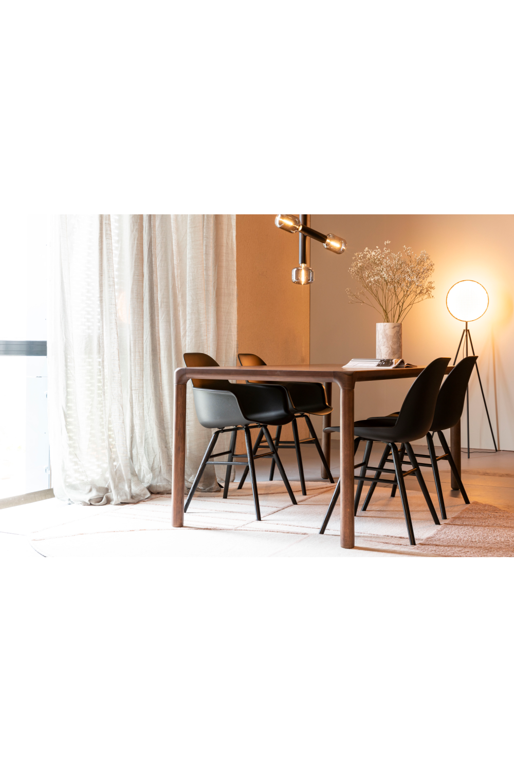 Table à manger en bois laqué (G)