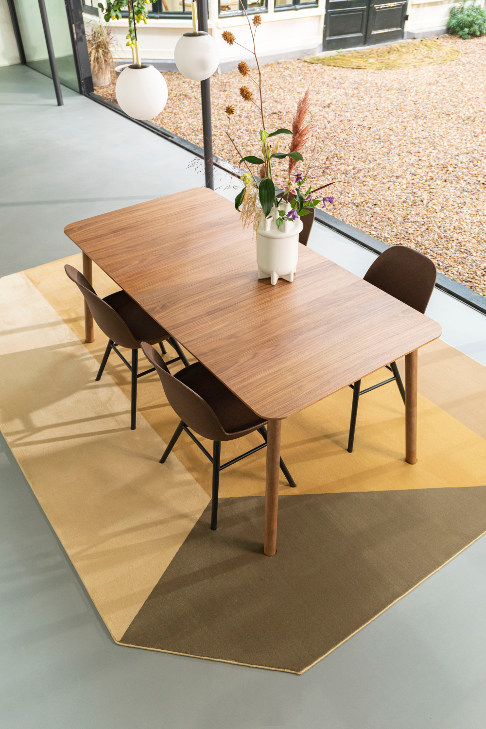 Table de salle à manger en noyer laqué