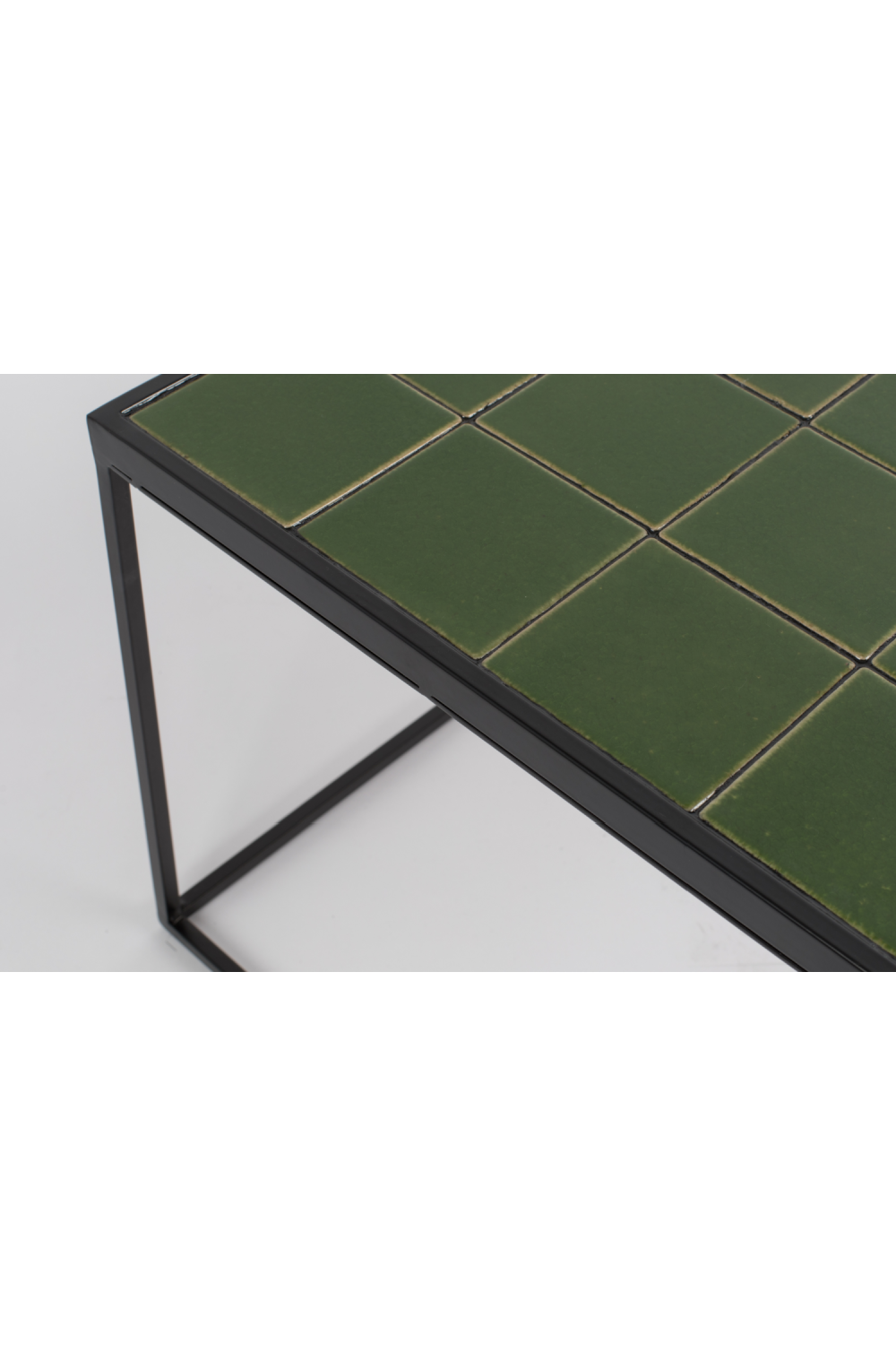 Table basse à plateau en carreaux verts