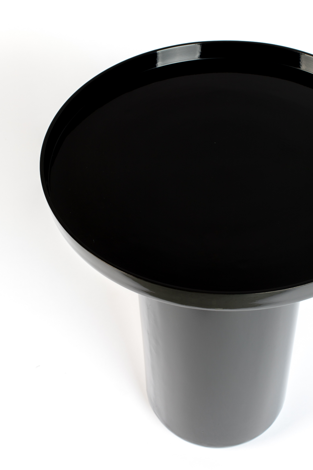 Table d'appoint sur pied noire