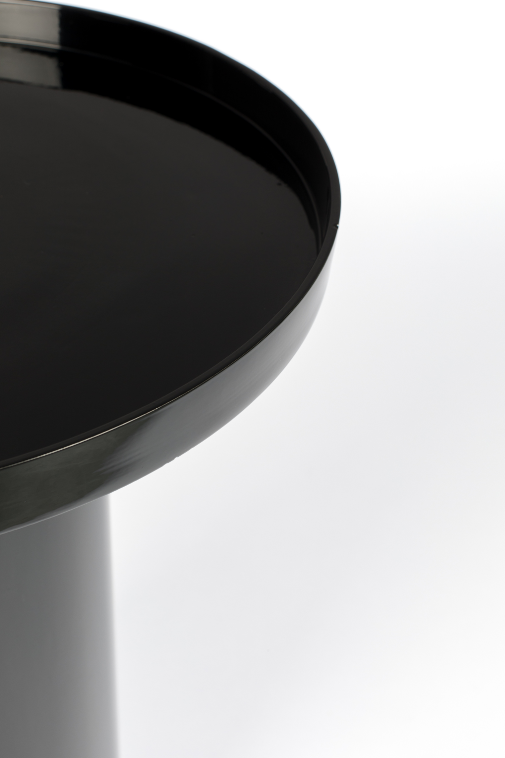 Table d'appoint sur pied noire