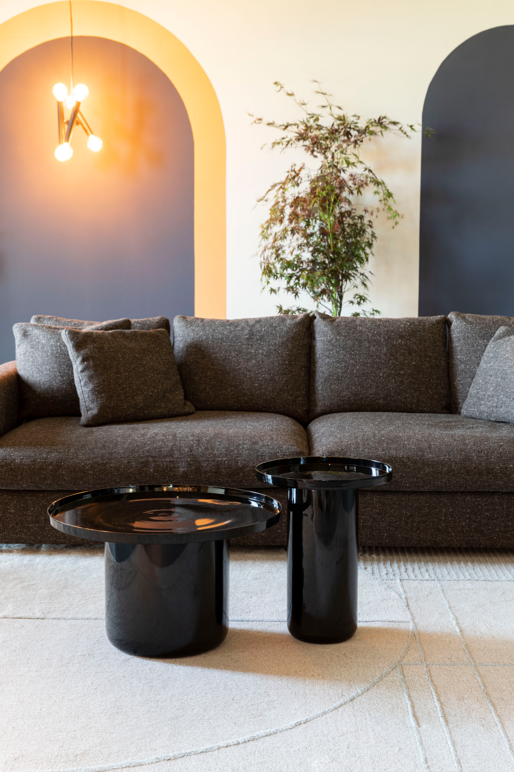 Table d'appoint sur pied noire