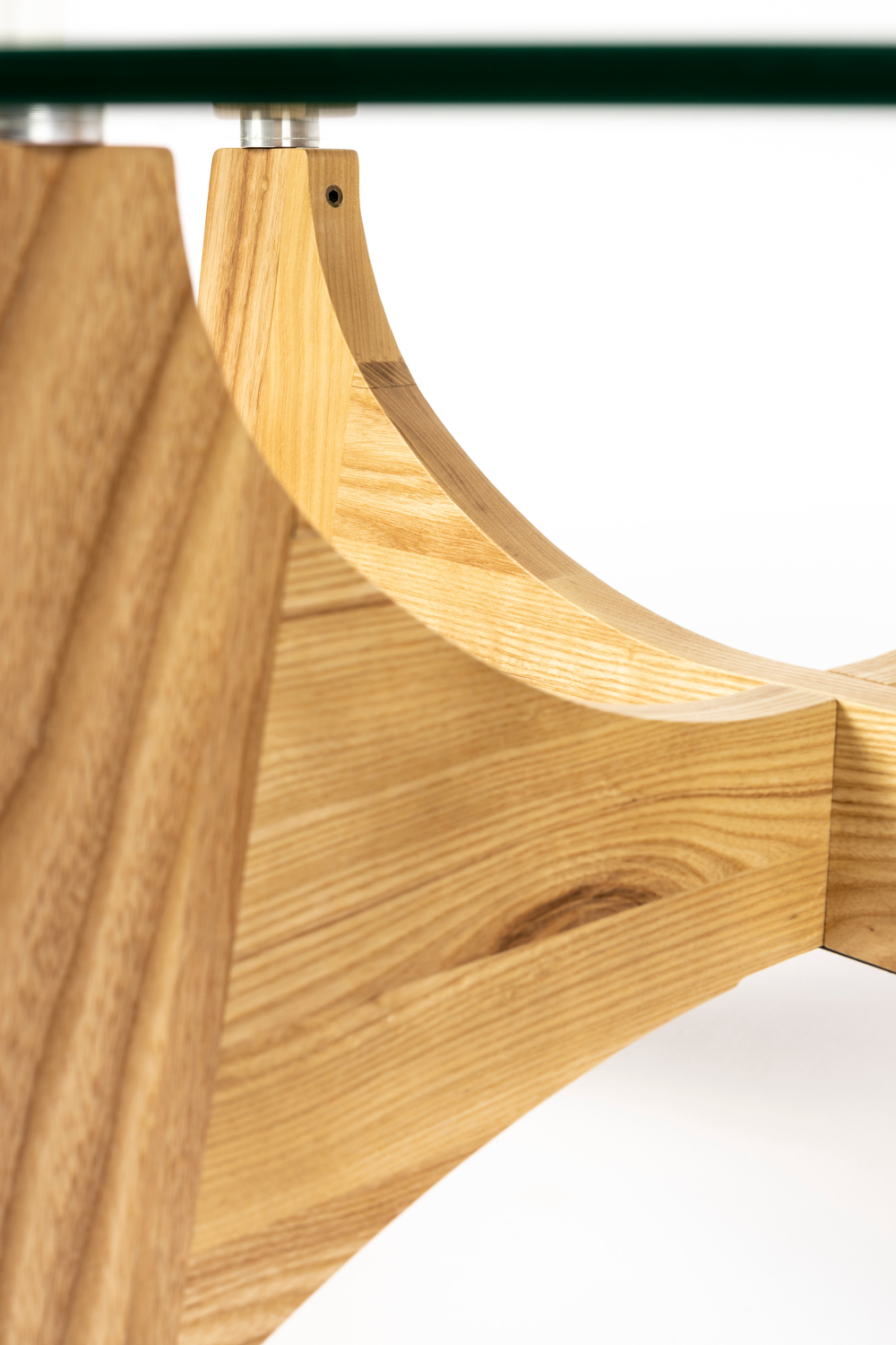 Table basse moderne en frêne