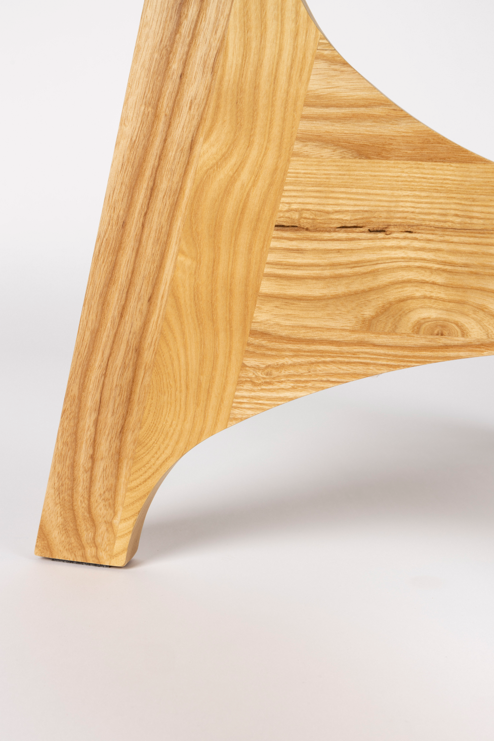 Table basse moderne en frêne